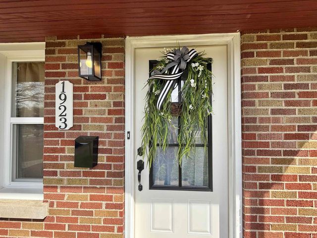 1923 N Weinbach Avenue, Evansville, IN 47711