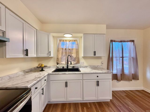 1923 N Weinbach Avenue, Evansville, IN 47711