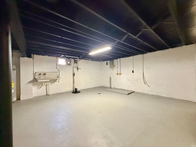 1923 N Weinbach Avenue, Evansville, IN 47711