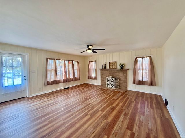 1923 N Weinbach Avenue, Evansville, IN 47711