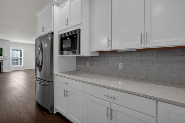7678 Gateway Boulevard, Powell, OH 43065
