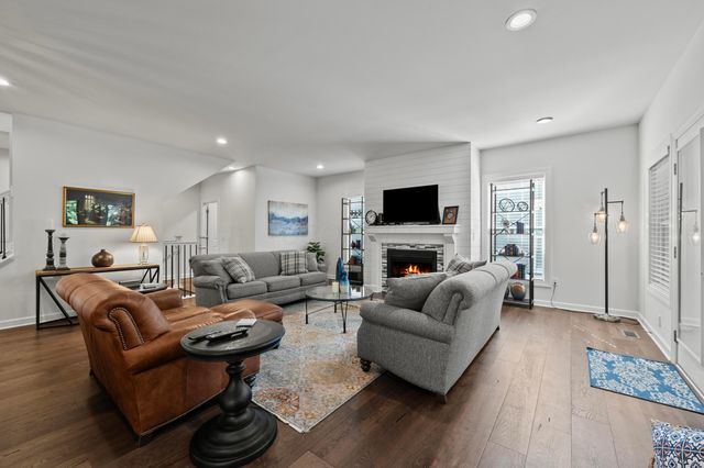7678 Gateway Boulevard, Powell, OH 43065