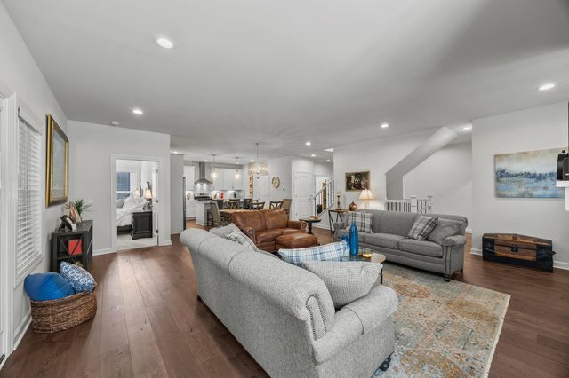 7678 Gateway Boulevard, Powell, OH 43065