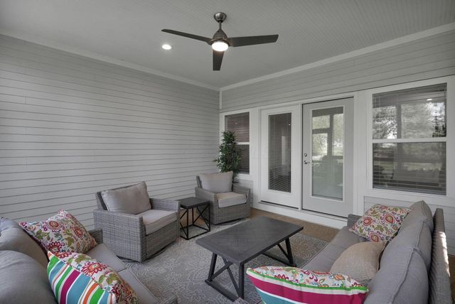 7678 Gateway Boulevard, Powell, OH 43065