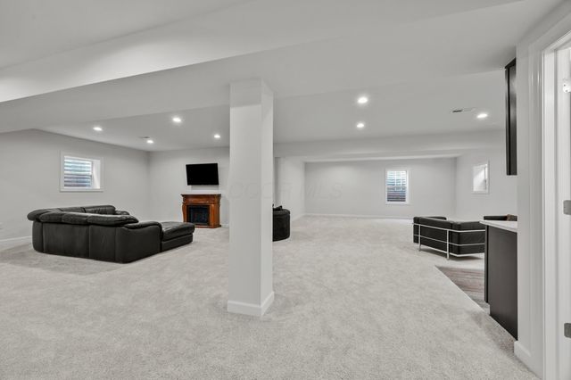 7678 Gateway Boulevard, Powell, OH 43065