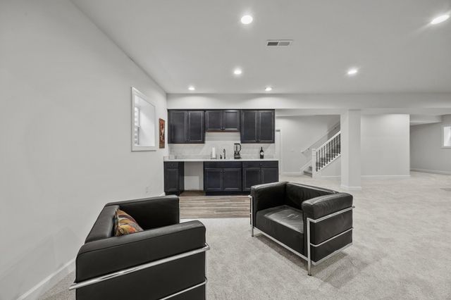 7678 Gateway Boulevard, Powell, OH 43065
