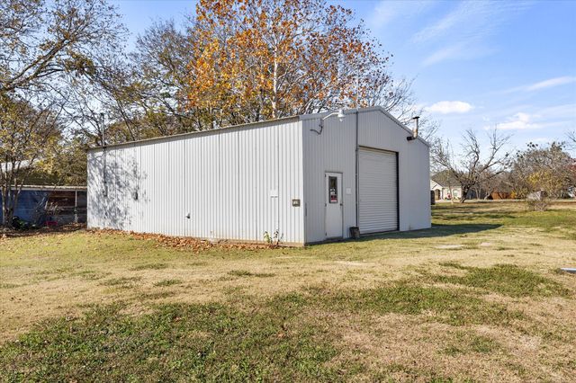 715 E 10th Street, Kemp, TX 75143