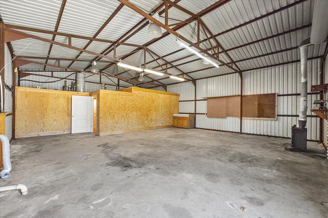 715 E 10th Street, Kemp, TX 75143