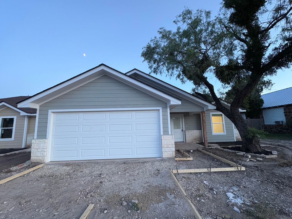 Image 1 of property listing at 419 E Harris Avenue, San Angelo, TX 76903