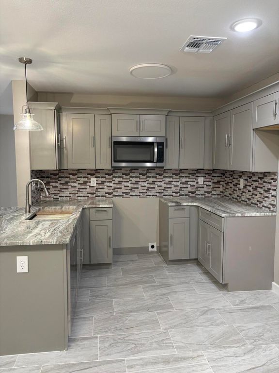 Image 7 of property listing at 419 E Harris Avenue, San Angelo, TX 76903