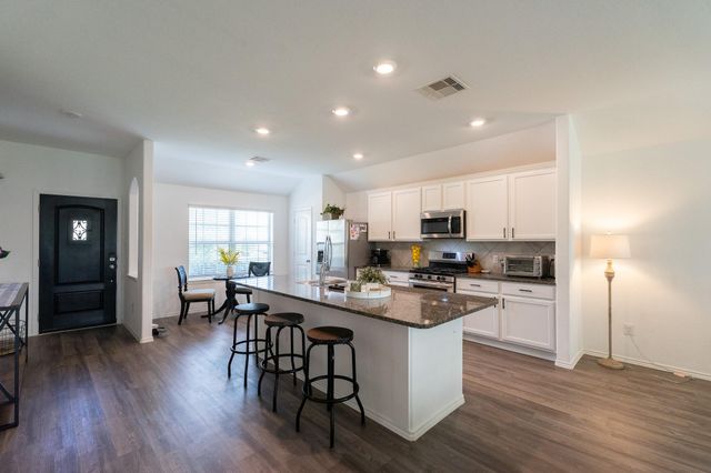 650 Harbor Colony Lane, La Marque, TX 77568