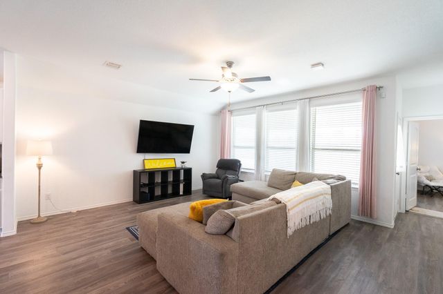 650 Harbor Colony Lane, La Marque, TX 77568