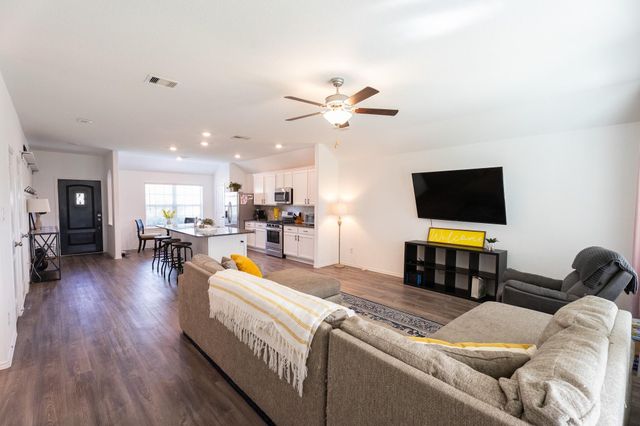 650 Harbor Colony Lane, La Marque, TX 77568