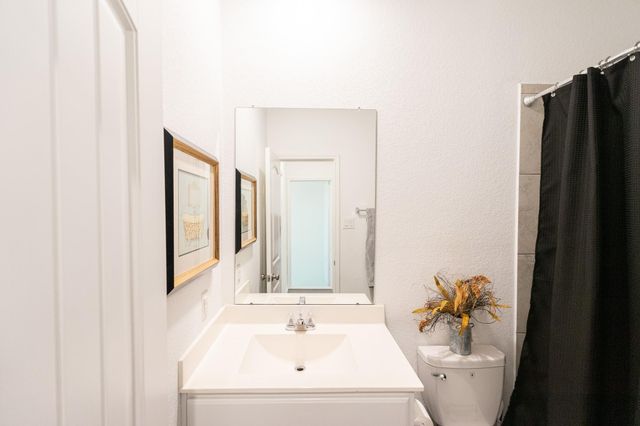 650 Harbor Colony Lane, La Marque, TX 77568