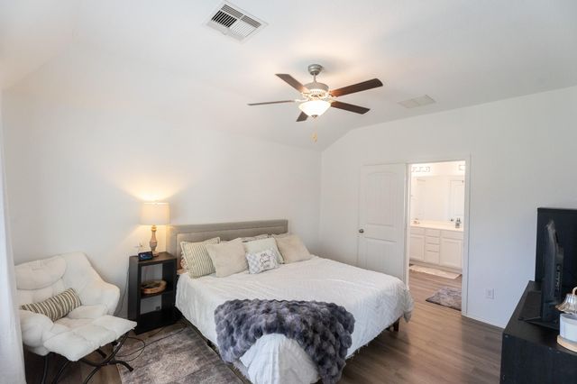 650 Harbor Colony Lane, La Marque, TX 77568