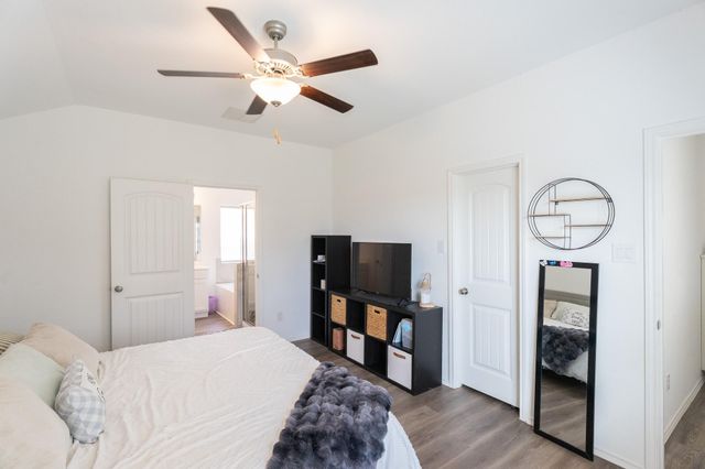 650 Harbor Colony Lane, La Marque, TX 77568