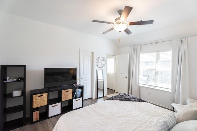 650 Harbor Colony Lane, La Marque, TX 77568