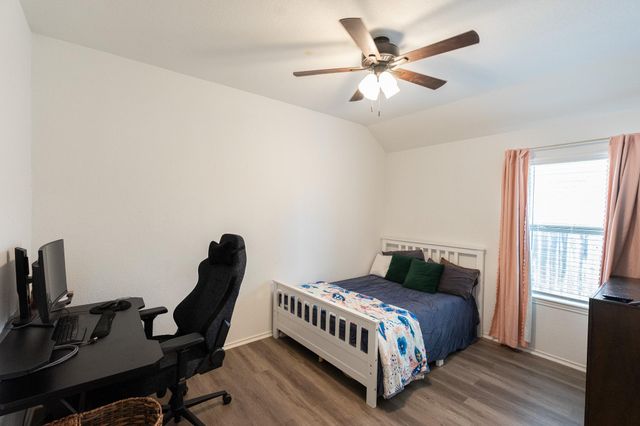 650 Harbor Colony Lane, La Marque, TX 77568