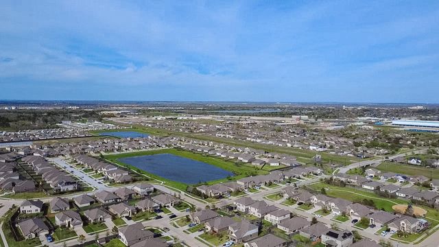 650 Harbor Colony Lane, La Marque, TX 77568