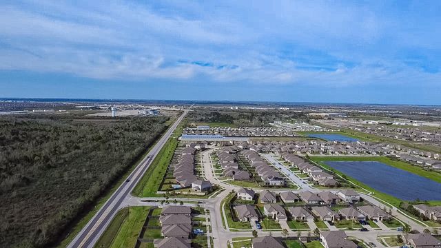 650 Harbor Colony Lane, La Marque, TX 77568