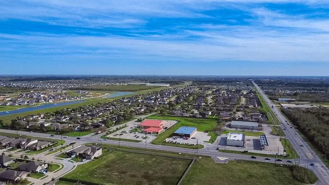 650 Harbor Colony Lane, La Marque, TX 77568