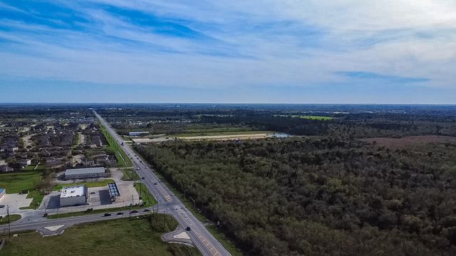 650 Harbor Colony Lane, La Marque, TX 77568