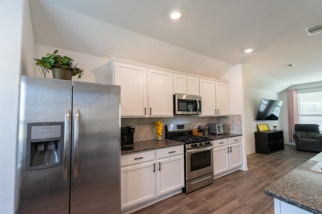 650 Harbor Colony Lane, La Marque, TX 77568