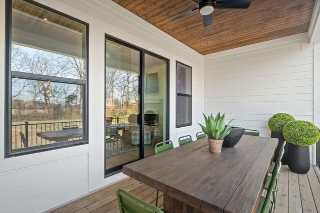 2072 Conductor Ln, Thompsons Station, TN 37179
