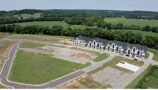2072 Conductor Ln, Thompsons Station, TN 37179