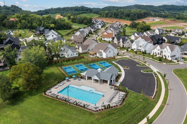 2072 Conductor Ln, Thompsons Station, TN 37179