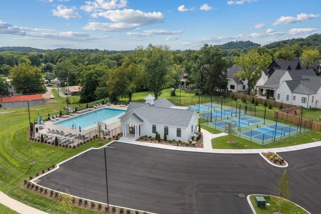 2072 Conductor Ln, Thompsons Station, TN 37179