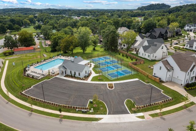2072 Conductor Ln, Thompsons Station, TN 37179