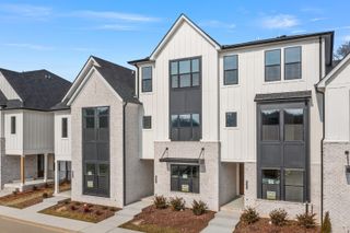 2072 Conductor Ln, Thompsons Station, TN 37179
