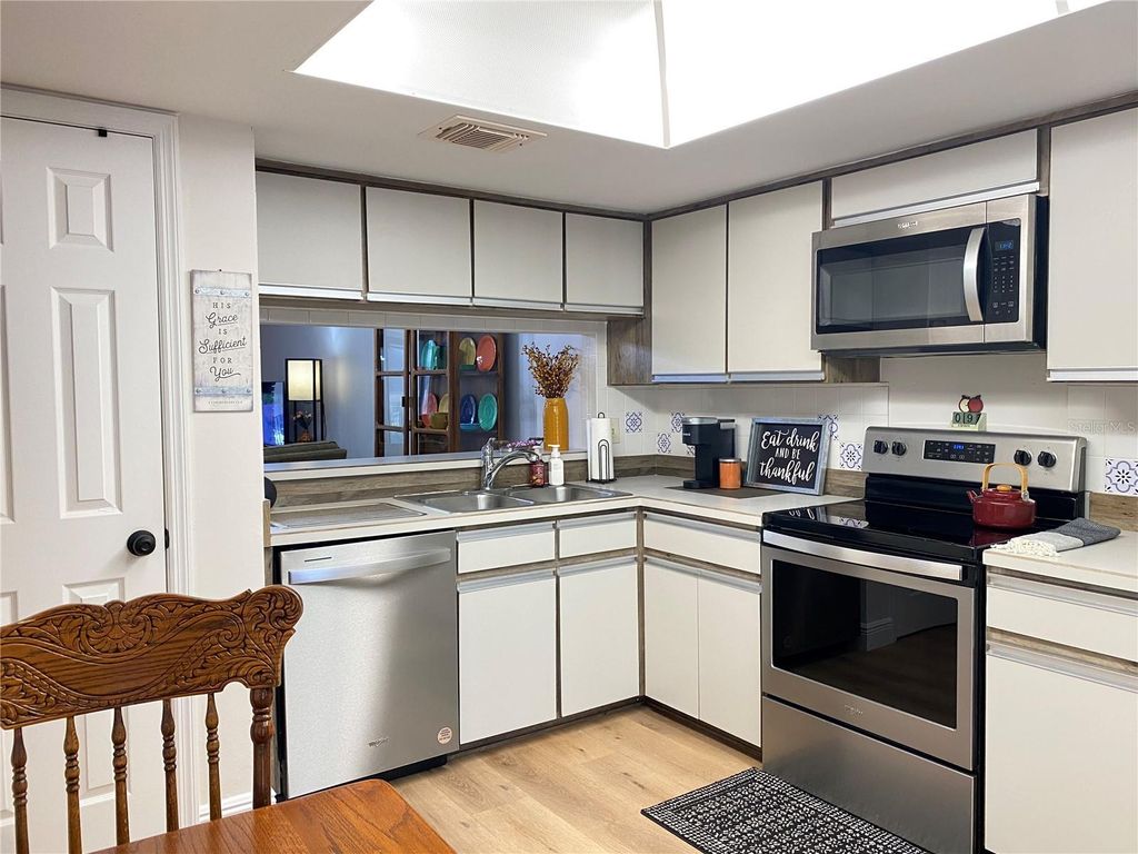 Image 13 of property listing at 1055 KENSINGTON PARK DRIVE 808, Altamonte Springs, FL 32714