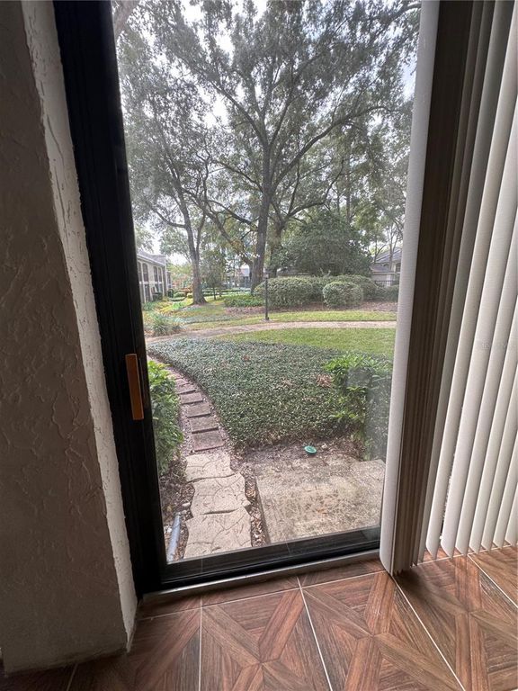 Image 10 of property listing at 1055 KENSINGTON PARK DRIVE 808, Altamonte Springs, FL 32714