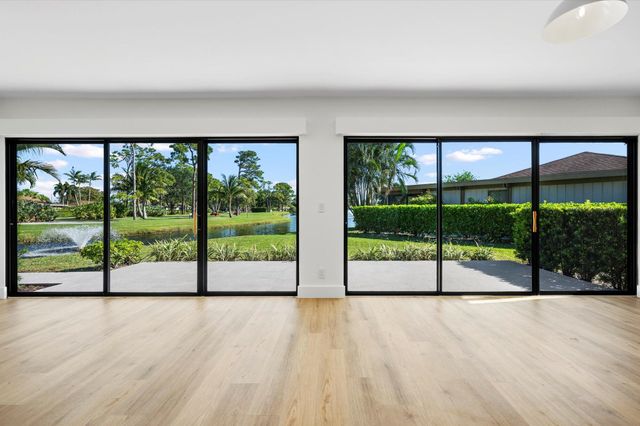 13297 Garth Court, Palm Beach Gardens, FL 33418