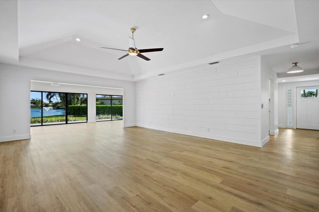 13297 Garth Court, Palm Beach Gardens, FL 33418