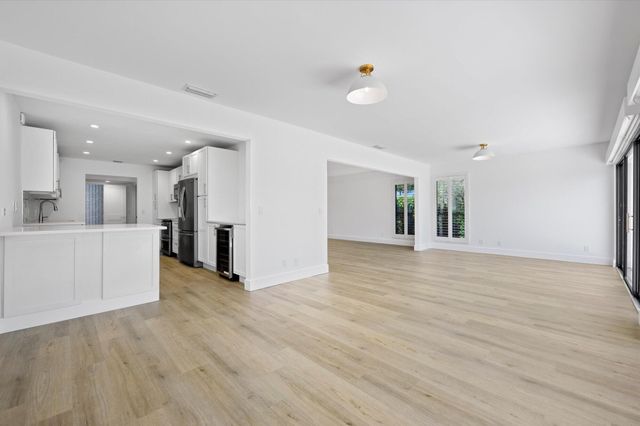 13297 Garth Court, Palm Beach Gardens, FL 33418