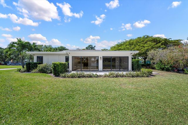 13297 Garth Court, Palm Beach Gardens, FL 33418