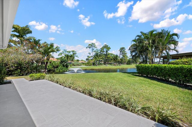 13297 Garth Court, Palm Beach Gardens, FL 33418