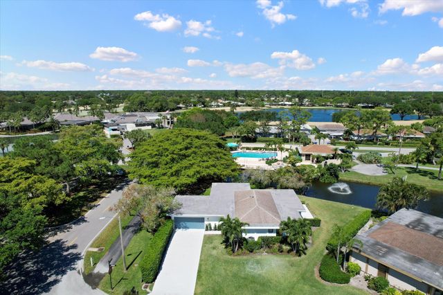 13297 Garth Court, Palm Beach Gardens, FL 33418