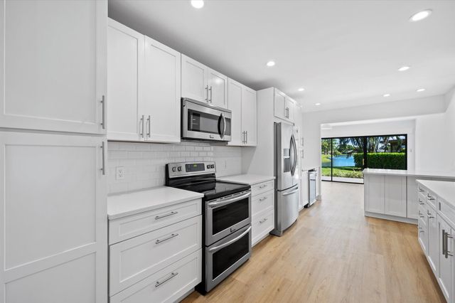 13297 Garth Court, Palm Beach Gardens, FL 33418