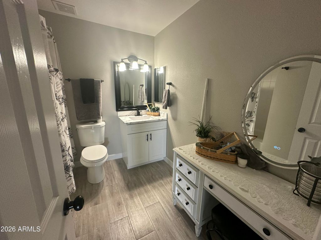 Image 10 of property listing at 4435 W Desert Cove Avenue, Glendale, AZ 85304