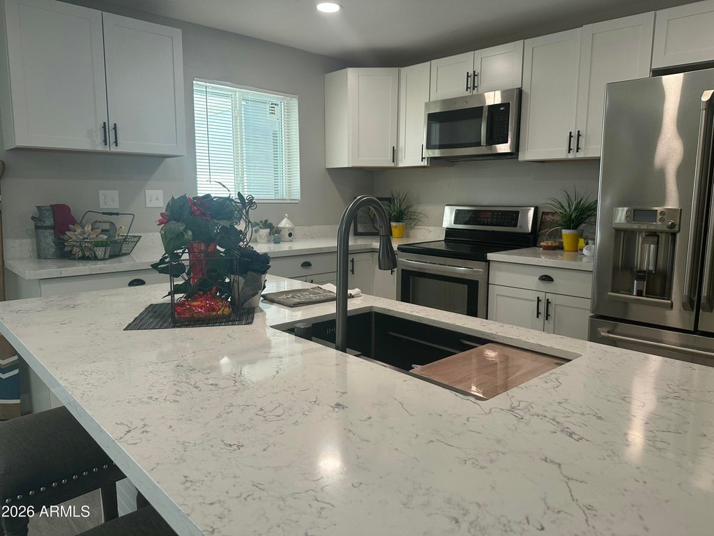 Image 5 of property listing at 4435 W Desert Cove Avenue, Glendale, AZ 85304