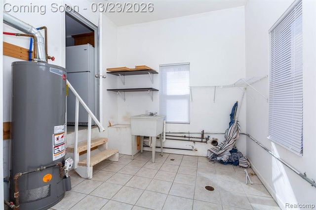 9712 Cherokee Street, Taylor, MI 48180