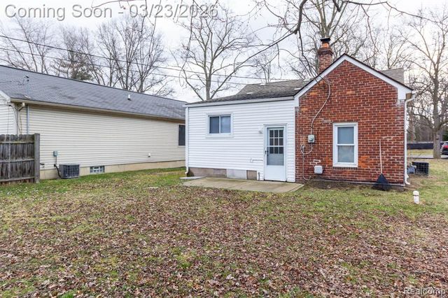 9712 Cherokee Street, Taylor, MI 48180