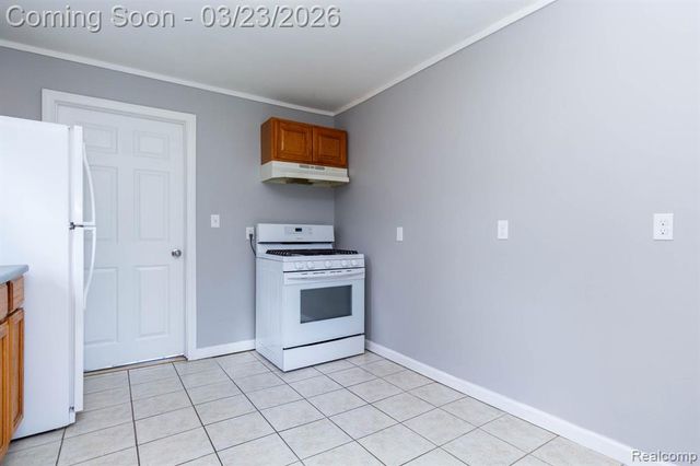 9712 Cherokee Street, Taylor, MI 48180