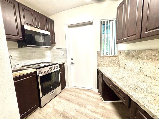 431 W Camino Real 28, Boca Raton, FL 33432