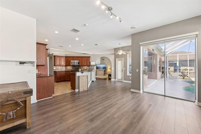 8041 MONIER WAY, Orlando, FL 32835