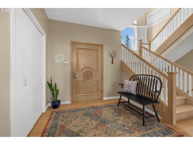704 SUMMIT St, Oregon City, OR 97045